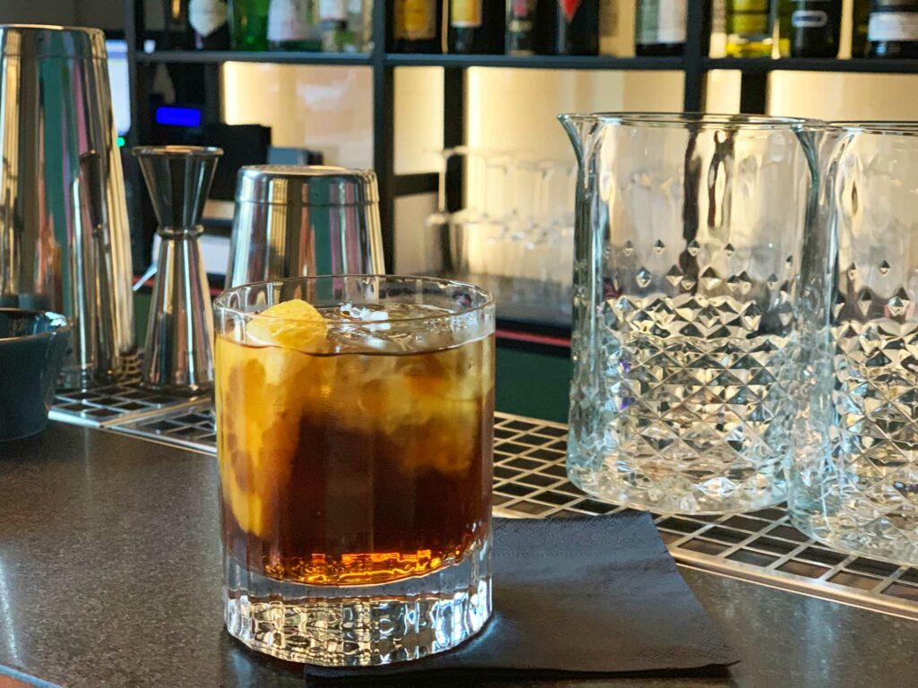 Ostrica-al-pisco-sour-Sine-Milano-aperitivo-benvenuto