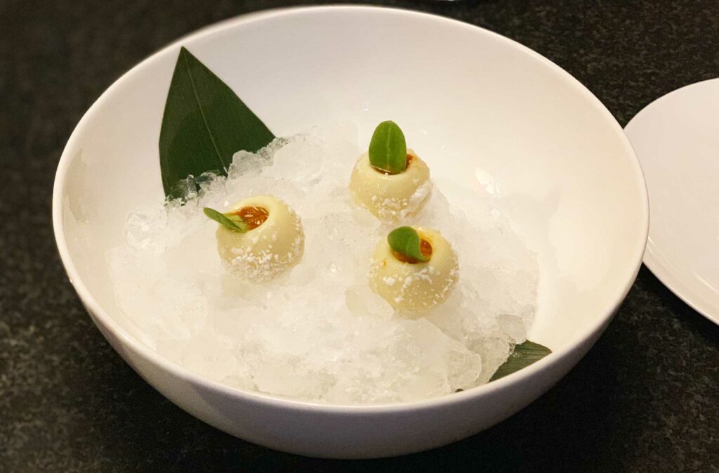 Ostrica-al-pisco-sour-esplosione-di-limone-Sine-Di-Pinto-Coqtail-Milano