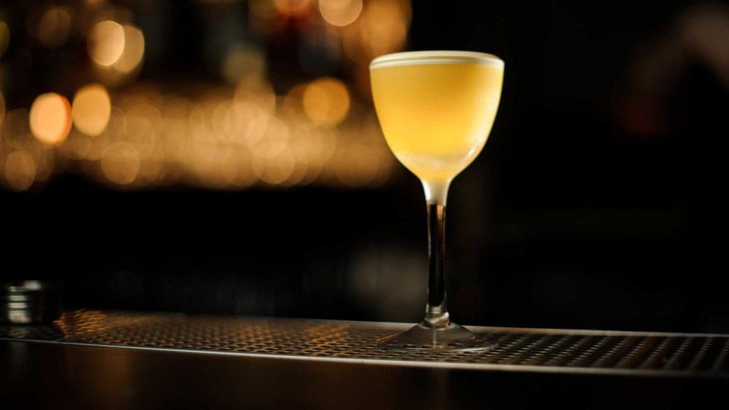 Cocktail-al-rum-bianco-Between-the-sheets-Coqtail-Milano