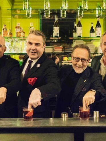 finger--stirred-negroni-foto-asta-coqtail-milano