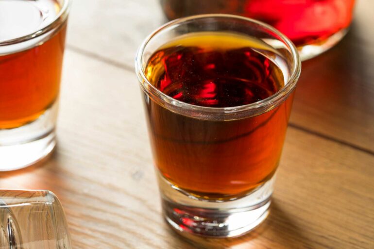 sloe-gin-cosa-è-come-si-produce-coqtail-milano