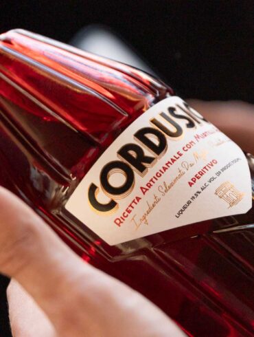 Bottiglia-Cordusio-disegnata-da-Erasmo-A-Ciufo-Coqtail