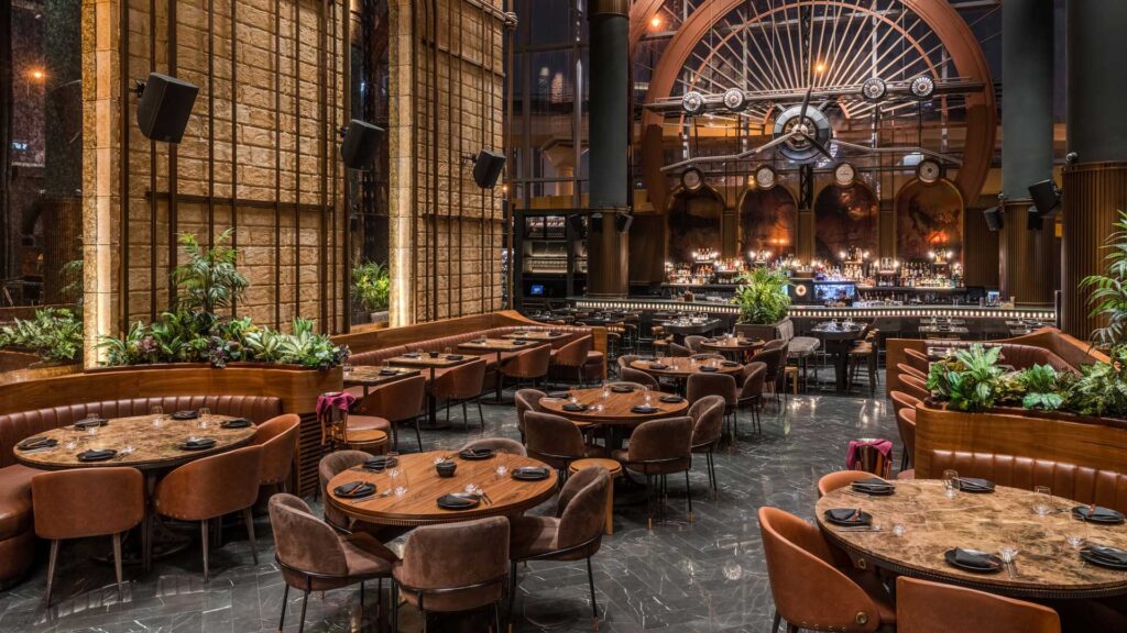 Amelia-Dubai-ha-tre-diversi-ambienti-Coqtail