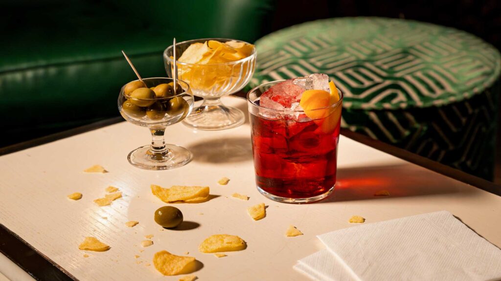 Aperitivo-mangiare-prima-di-mangiare-Coqtail