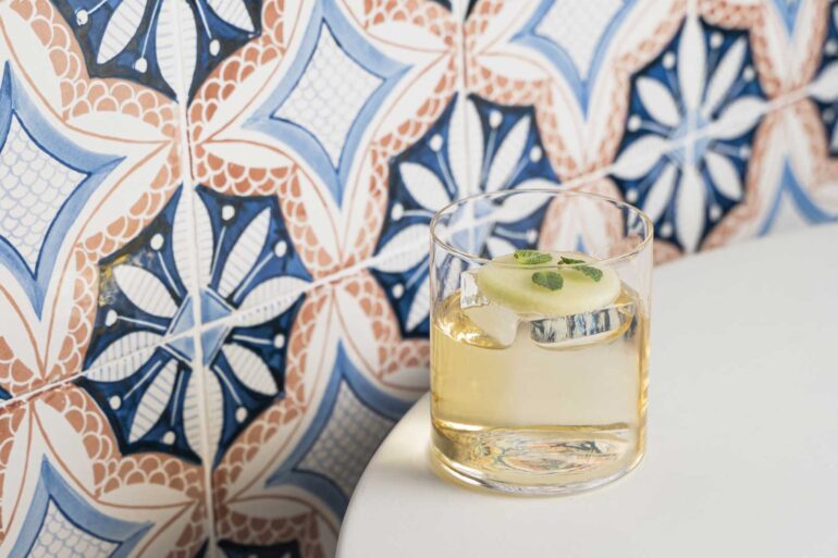 Giancarlo-s-Bamboo-cocktail-di-Cinquanta-con-Vista-Coqtail