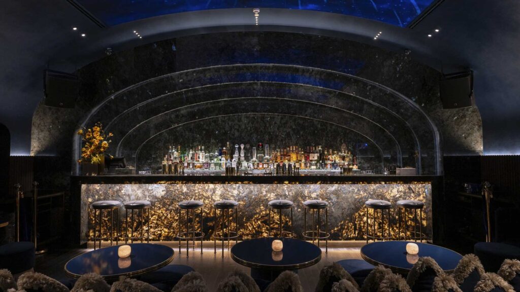Il-design-di-Galaxy-Bar-Dubai-Coqtail