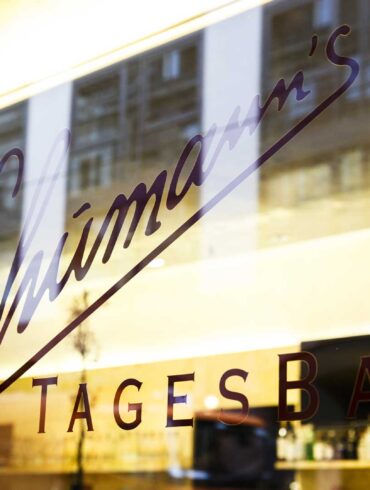 Insegna-di-Schumann-s-Tagesbar-Coqtail