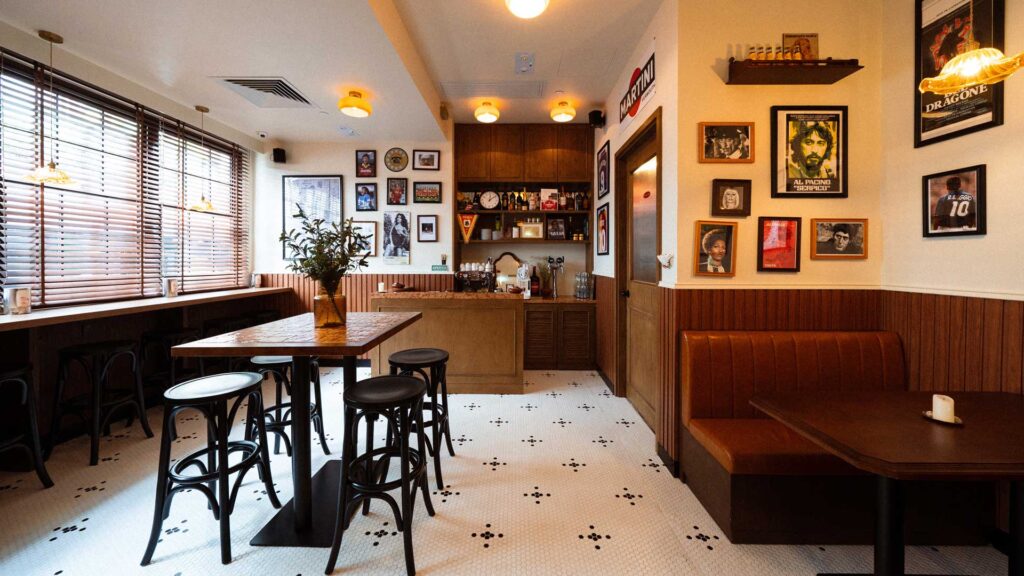 Interni-di-Bar-Leone-Coqtail