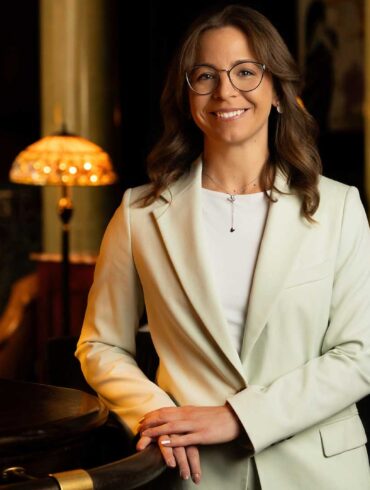 Nora-Foldvari-Scarfes-Bar-Assistant-Bar-Manager-Accelerate-Action-Coqtail