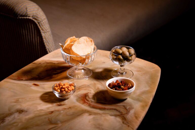 Storia-dell-aperitivo-mangiare-prima-di-mangiare-Coqtail