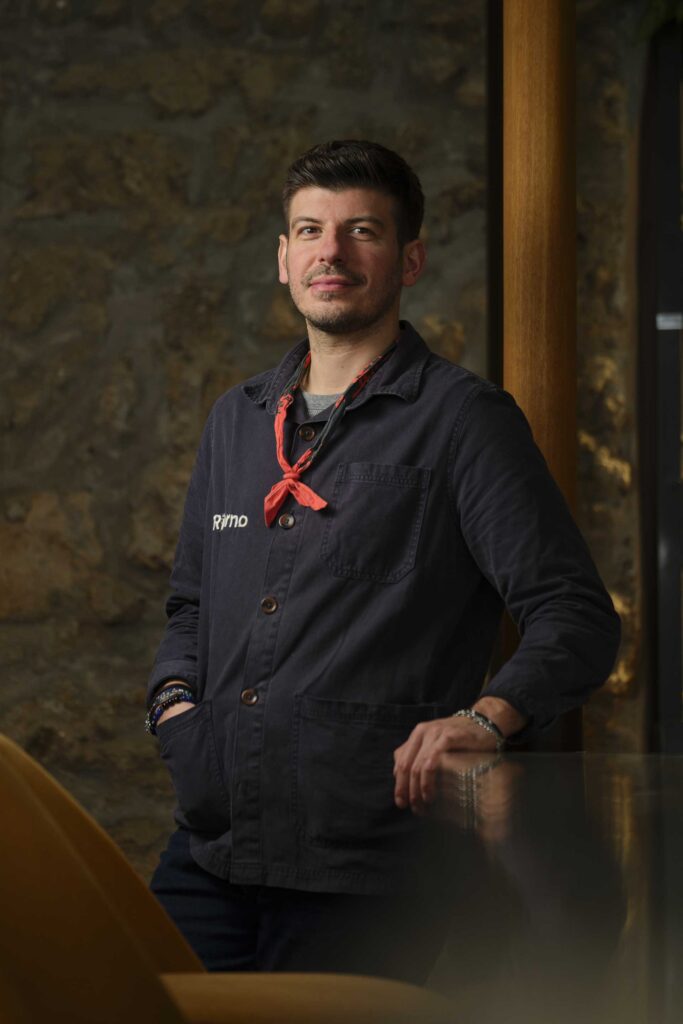 Vincenzo-Pagliara-nel-suo-nuovo-bar-di-quartiere-Coqtail