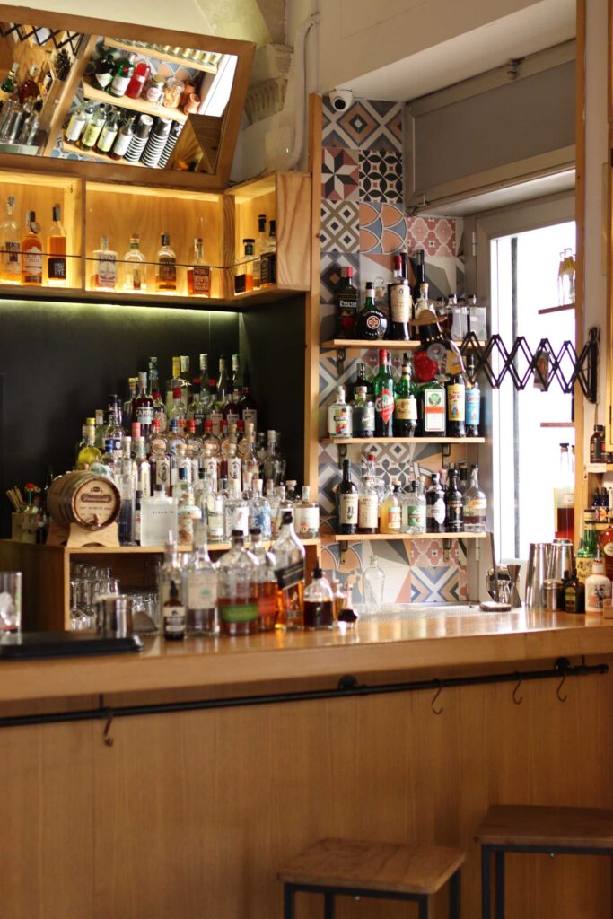 Vista-sulla-sala-interna-di-Quanto-Basta-Coqtail