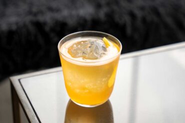 Fish-House-Punch-cocktail-Coqtail