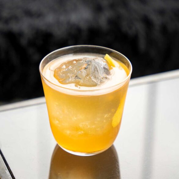 Fish-House-Punch-cocktail-Coqtail