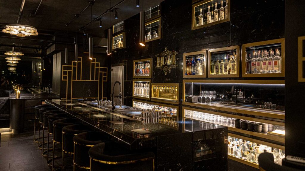 North-America’s-50-Best-Bars-2025-handshake-speakeasy-interni-coqtail