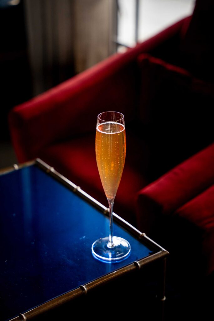 Champagne-Cocktail-uno-dei-classici-del-passato-Coqtail
