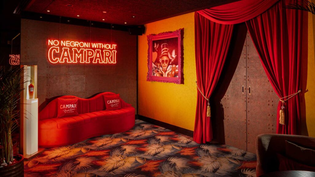 Negroni-lounge-barfly-dubai-2-coqtail