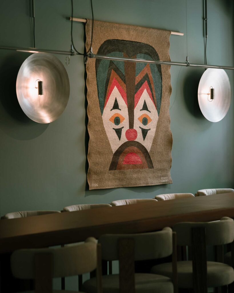 Interni-di-Mogo-listering-bar-Coqtail