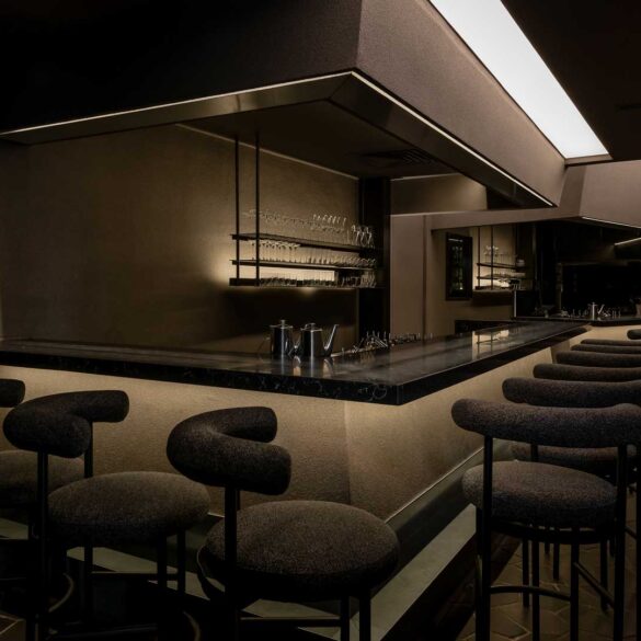 Gli-interni-di-Penrose-di-Kuala-Lumpur-Coqtail