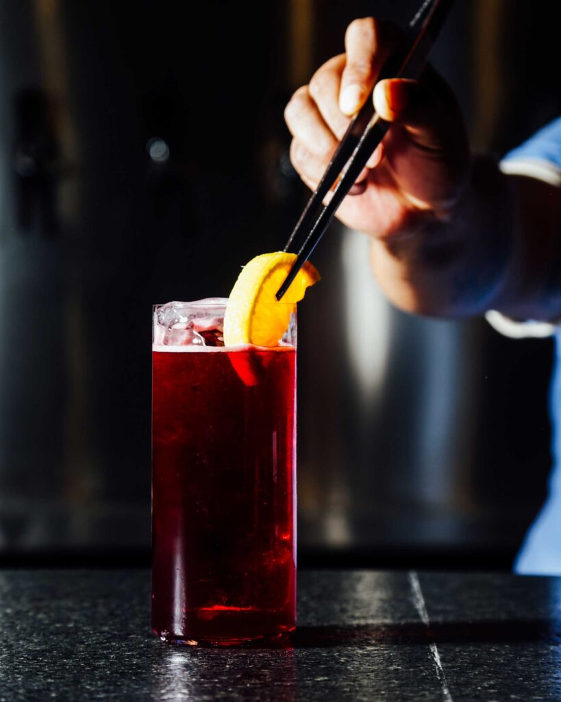 Outline-parla-una-lingua-giovane-Coqtail