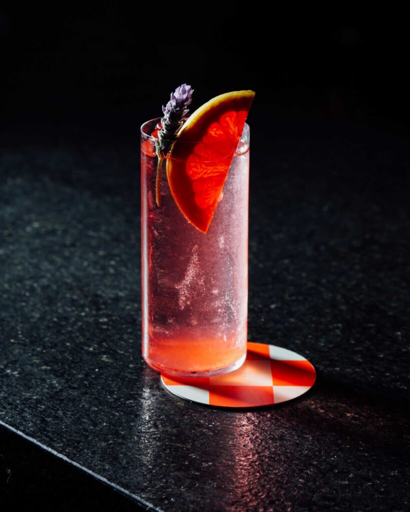 Signature-cocktail-di-Outline-Coqtail