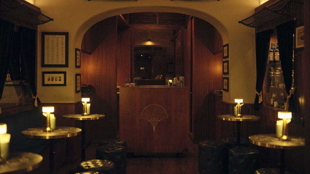 Gli-interni-di-Jerry-Thomas-Bar-Room-Coqtail