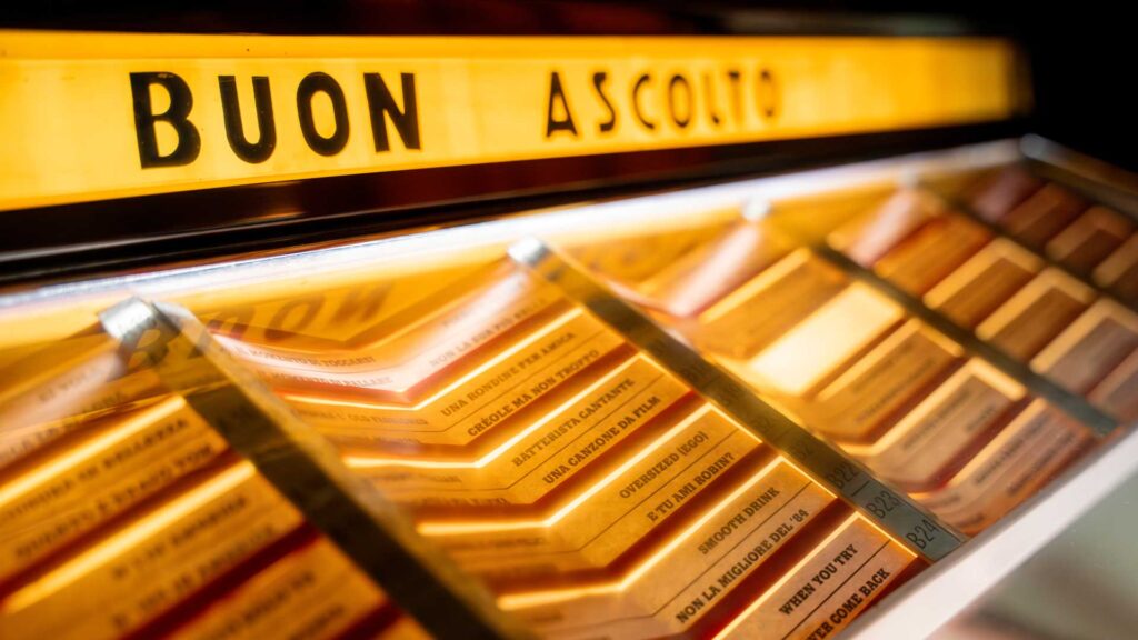 Il-jukebox-vintage-del-1930-Cavagna-Coqtail