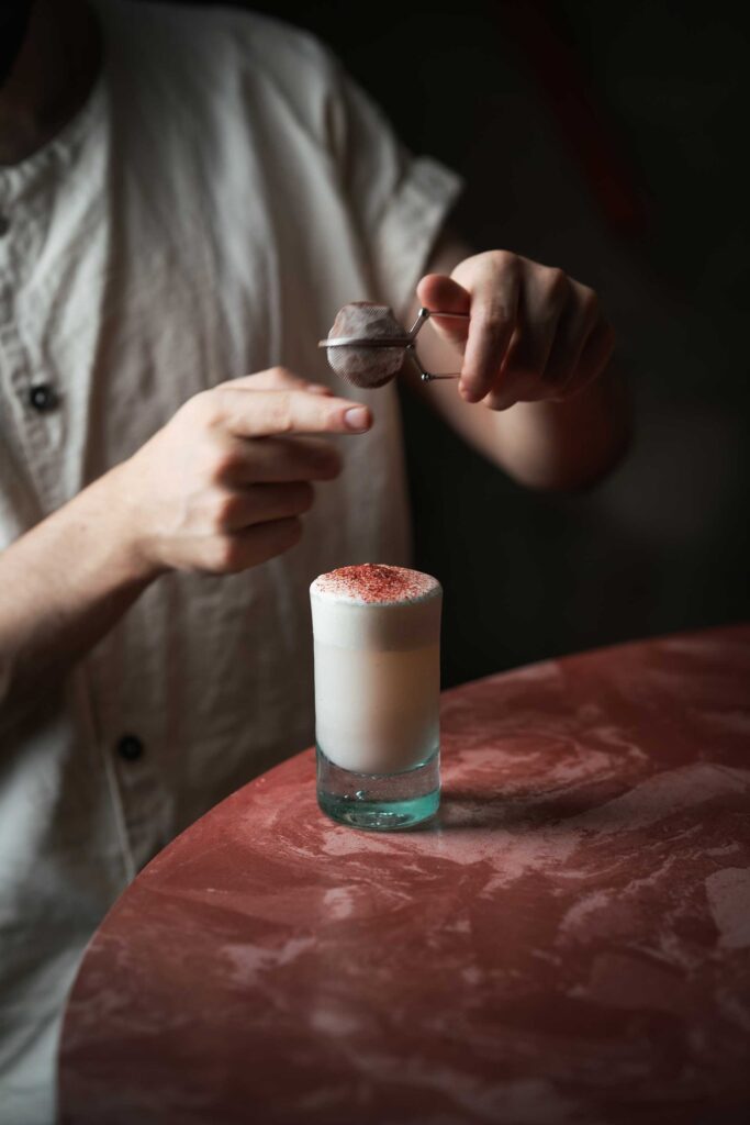 Il cocktail Rhubarb dalla drink list di De Vie