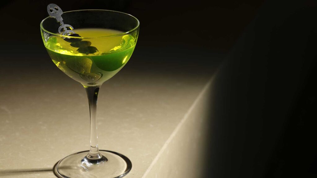 Fluotini con gin, homemade vermouth dry orange e olive nere