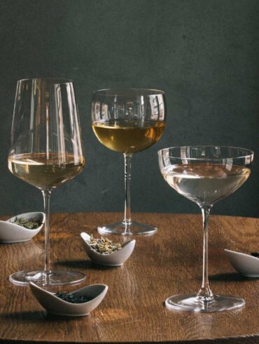 Una selezione di tè serviti nei calici