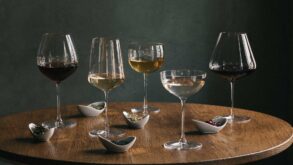 Una selezione di tè serviti nei calici