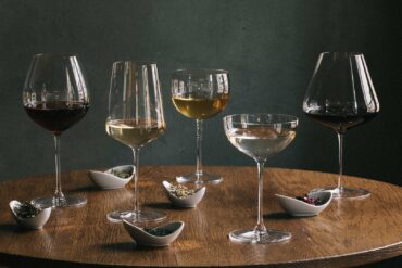 Una selezione di tè serviti nei calici