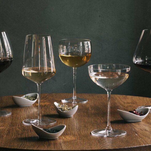 Una selezione di tè serviti nei calici