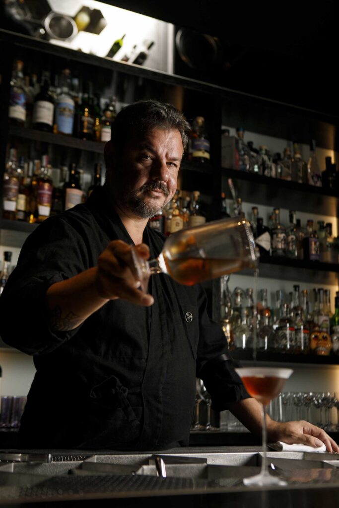 Patrick Pistolesi a teatro con i suoi cocktail