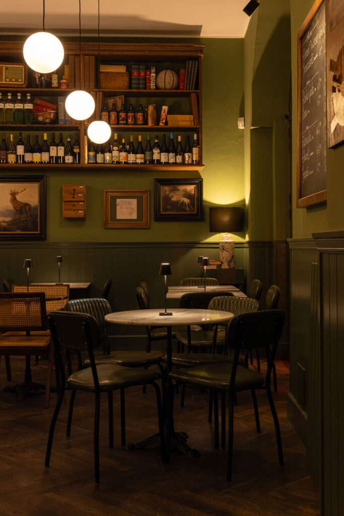 Tavoli e interni Ugo Cocktail Bar