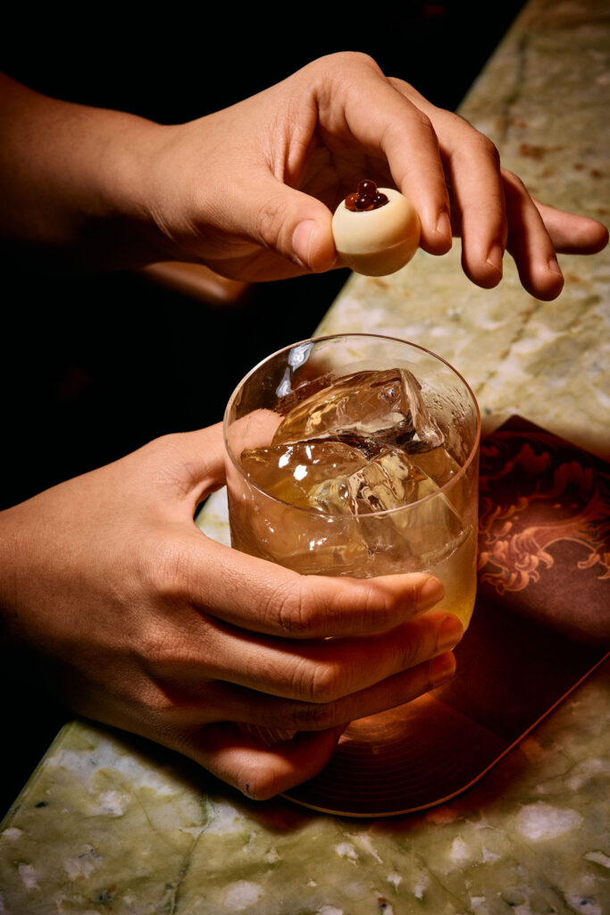 Am I Wrong, drink con whiskey, shōchū, sansho, polline, caviale allo yuzu