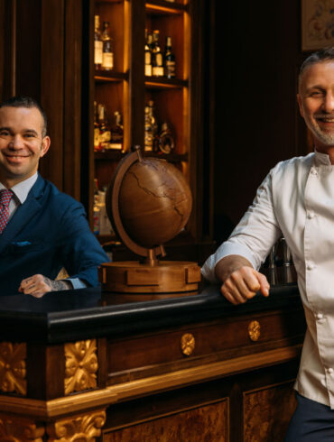 Edoardo Sandri, assistant F&B manager dell’Atrium Bar e Paolo Lavezzini, executive chef