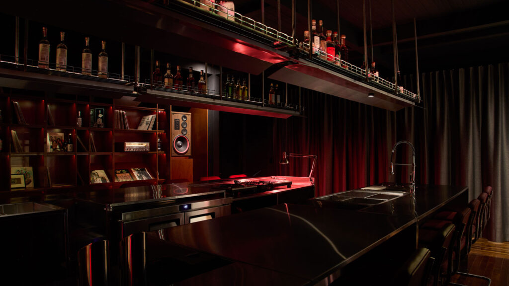 Interni listening bar Otro Bar