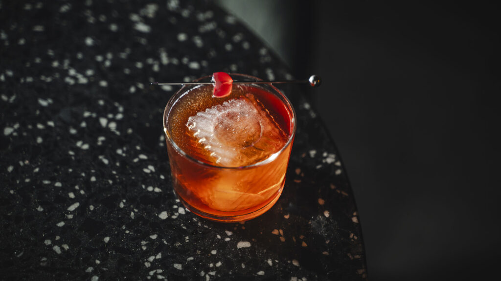 Negroni Coffee party con bitter, cold brew, gin e vermouth rosso