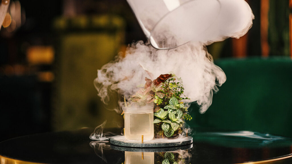 Tea Payne cocktail Mirror-Bar