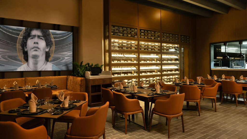 Interni 1986 Steak House Tres Monos