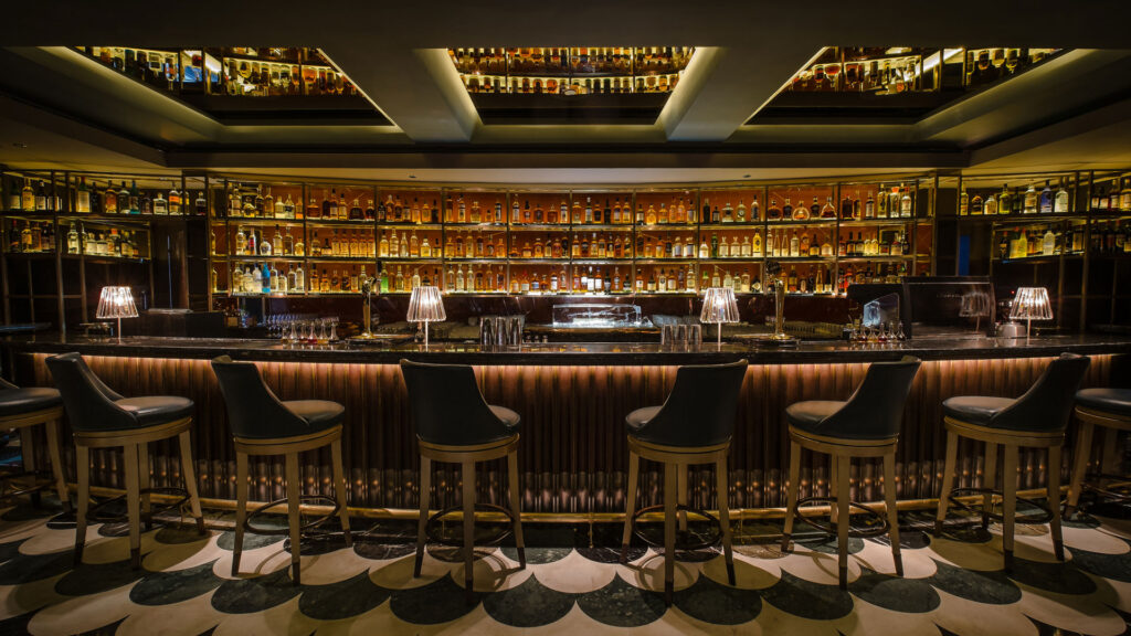  Manhattan bar è ispirato alla Golden Age americana
con un servizio teatrale