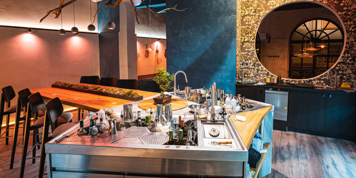 Elysian Bar, Mátè Szabò