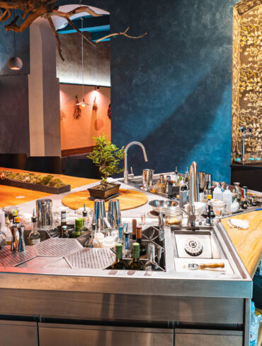 Elysian Bar, Mátè Szabò