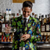 La beverage manager Zana Mohlmann dietro al bancone di East47