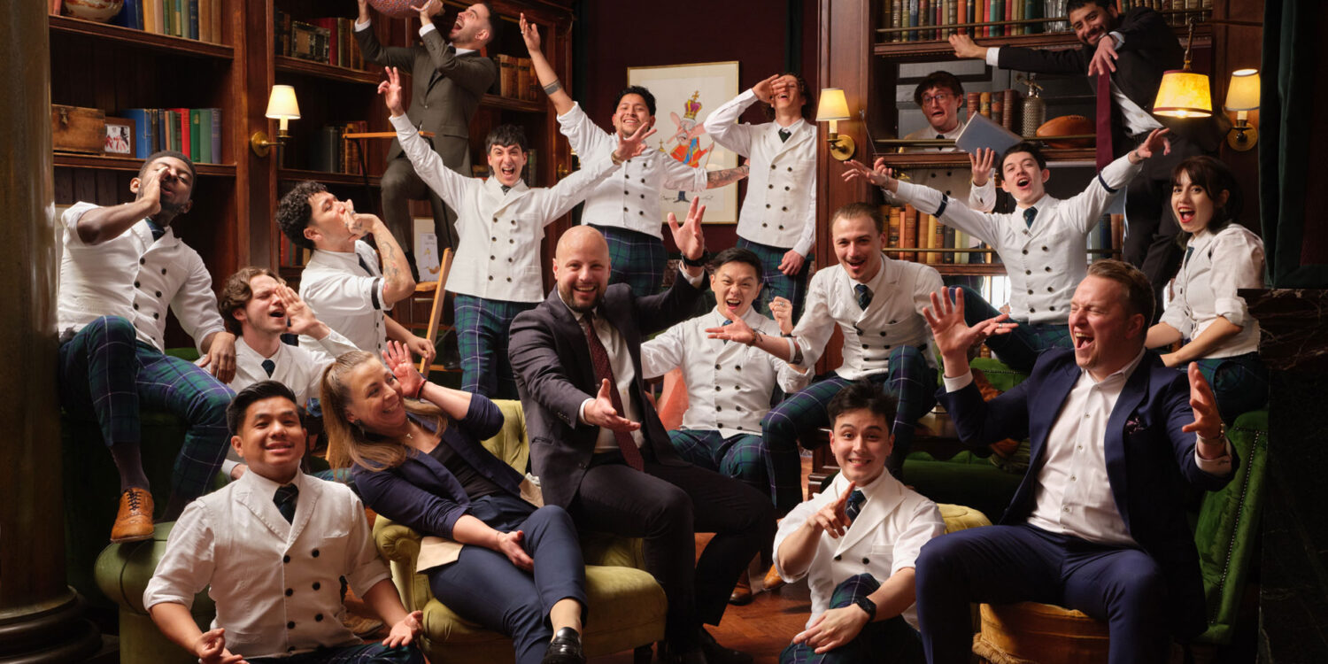 Il team dello Scarfes Bar, Rosewood London.