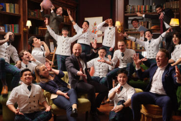 Il team dello Scarfes Bar, Rosewood London.