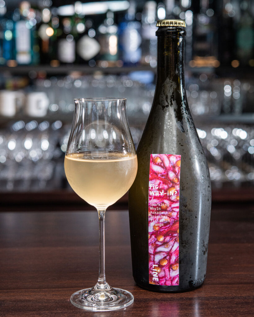 Lo sparkling fig
wine prodotto in loco e il bancone principale