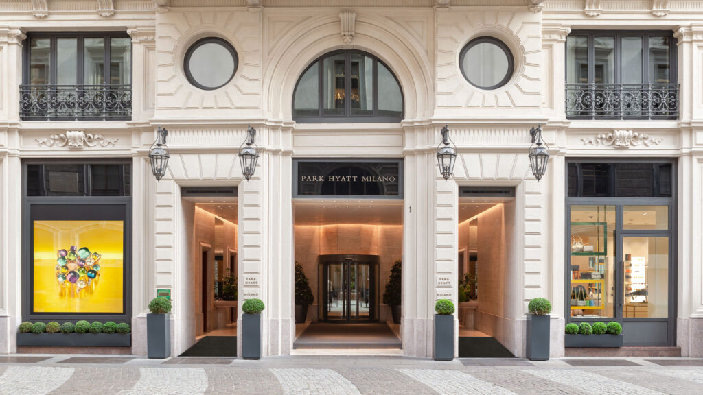 La storica facciata del Park Hyatt Milano
