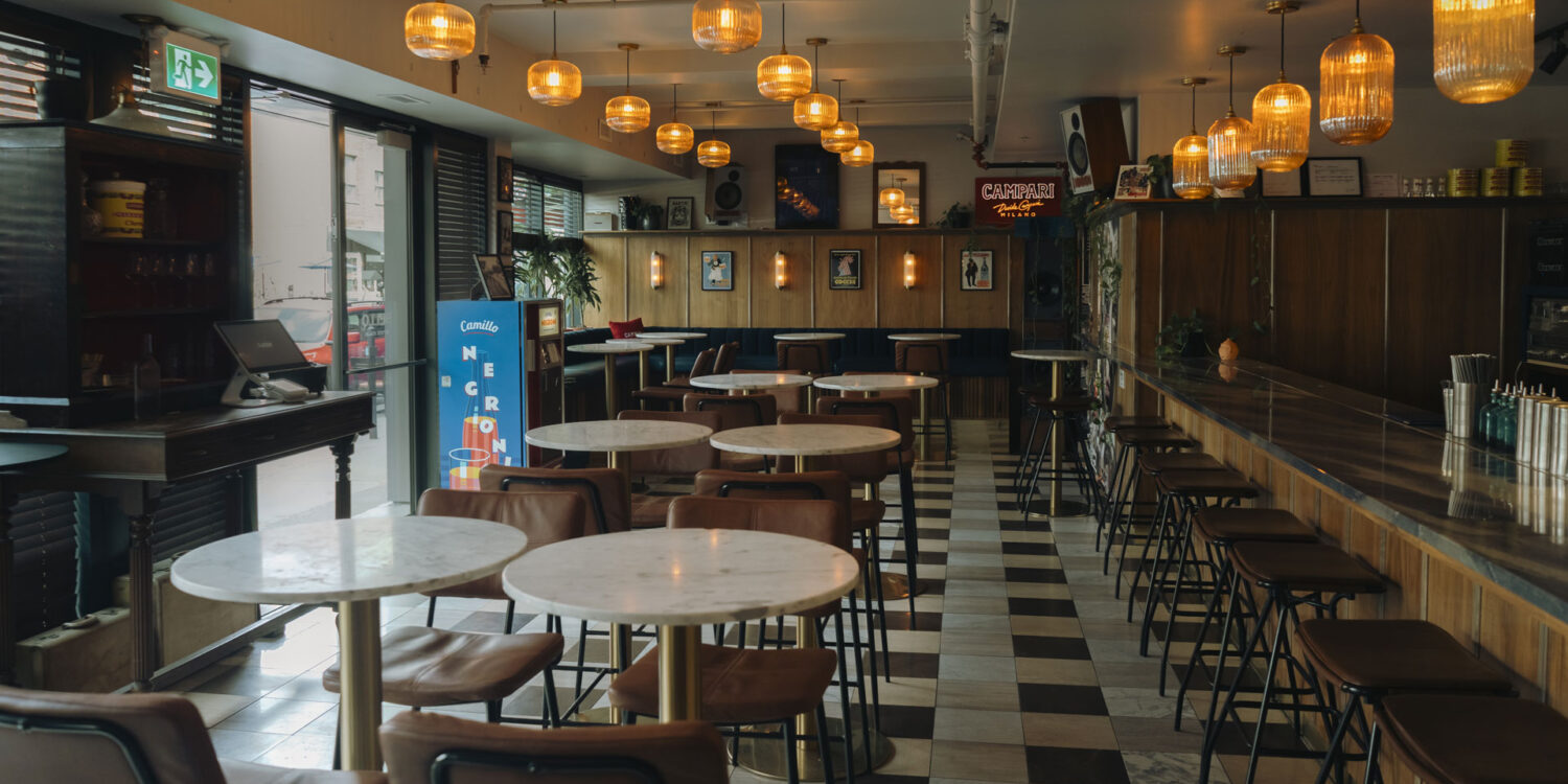 Gli interni di Bar Bello di Montréal ricordano i bar all’italiana
